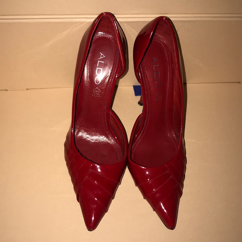 Also red pointy toe heels 37